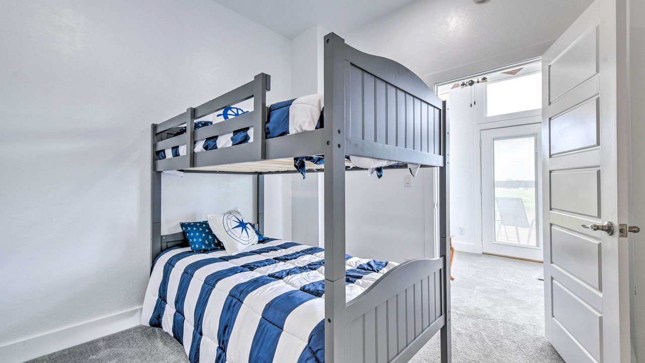 Photo of Bedroom in Lakeside City