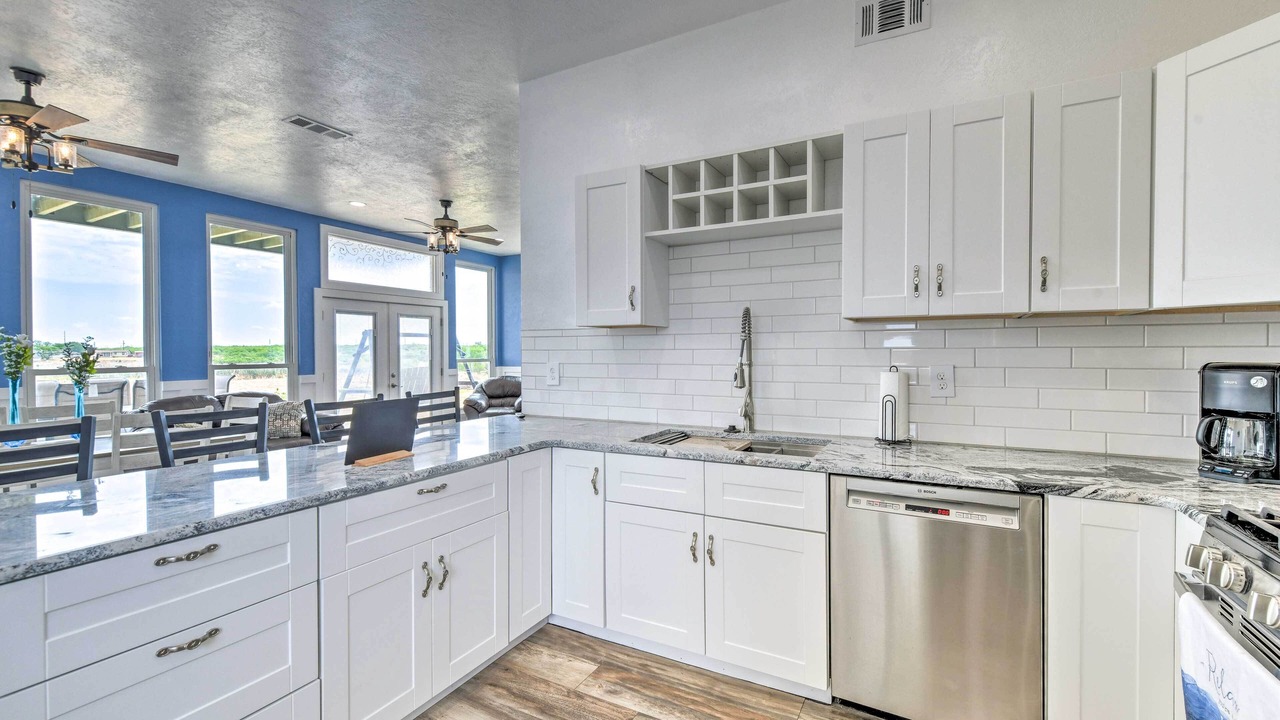 Photo of Kitchen in Lakeside City