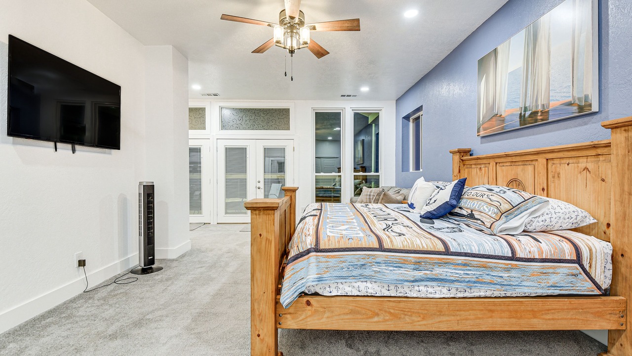 Photo of Bedroom in Lakeside City