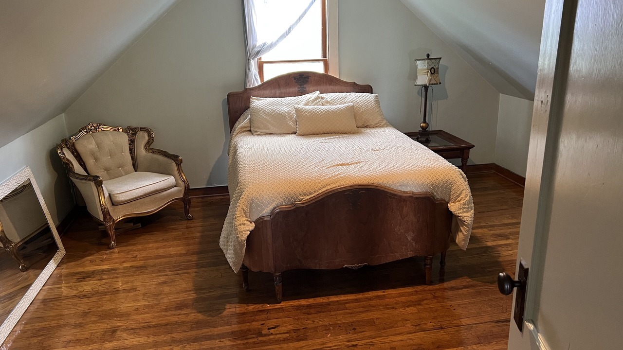Photo of Bedroom in Lupus