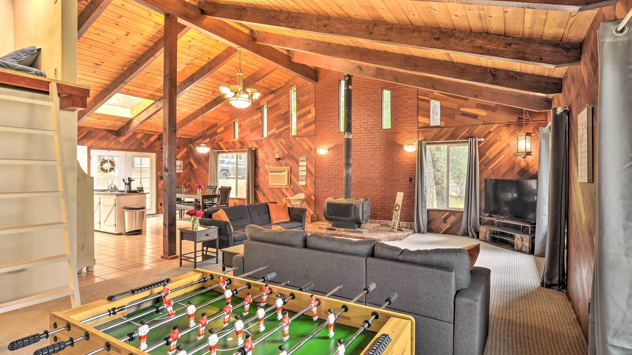 Photo of Livingroom in Salyer