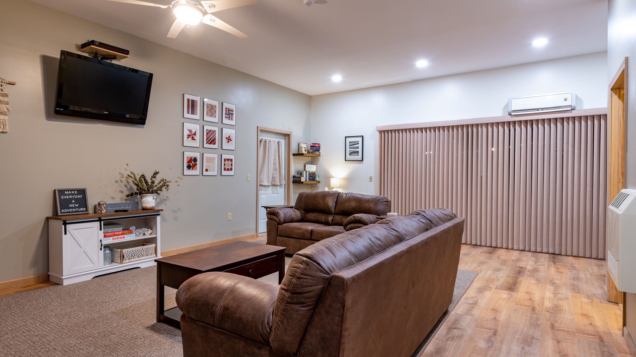 Photo of Livingroom in Town of Somerset