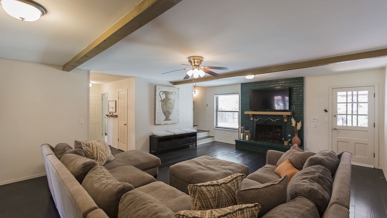 Photo of Livingroom in Broken Arrow