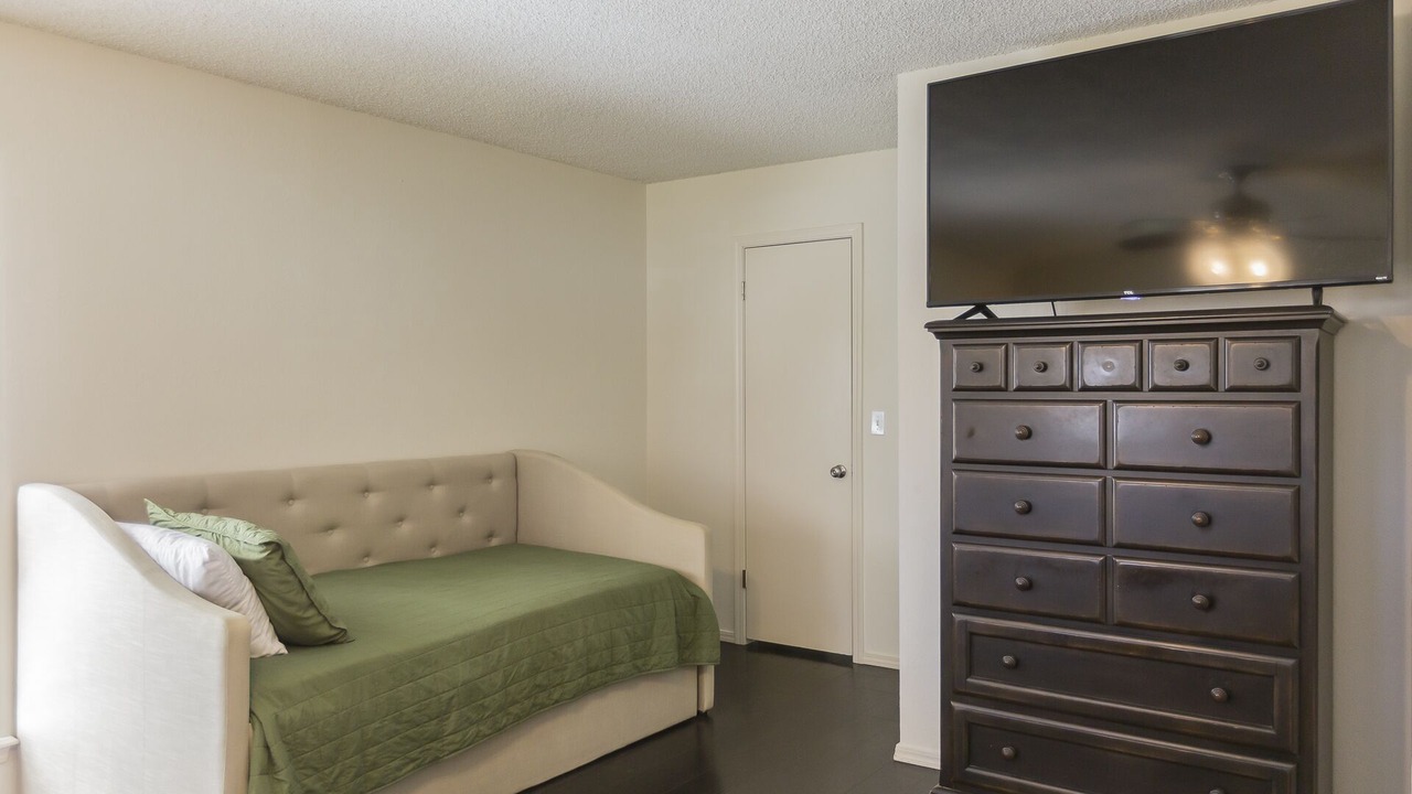 Photo of Bedroom in Broken Arrow