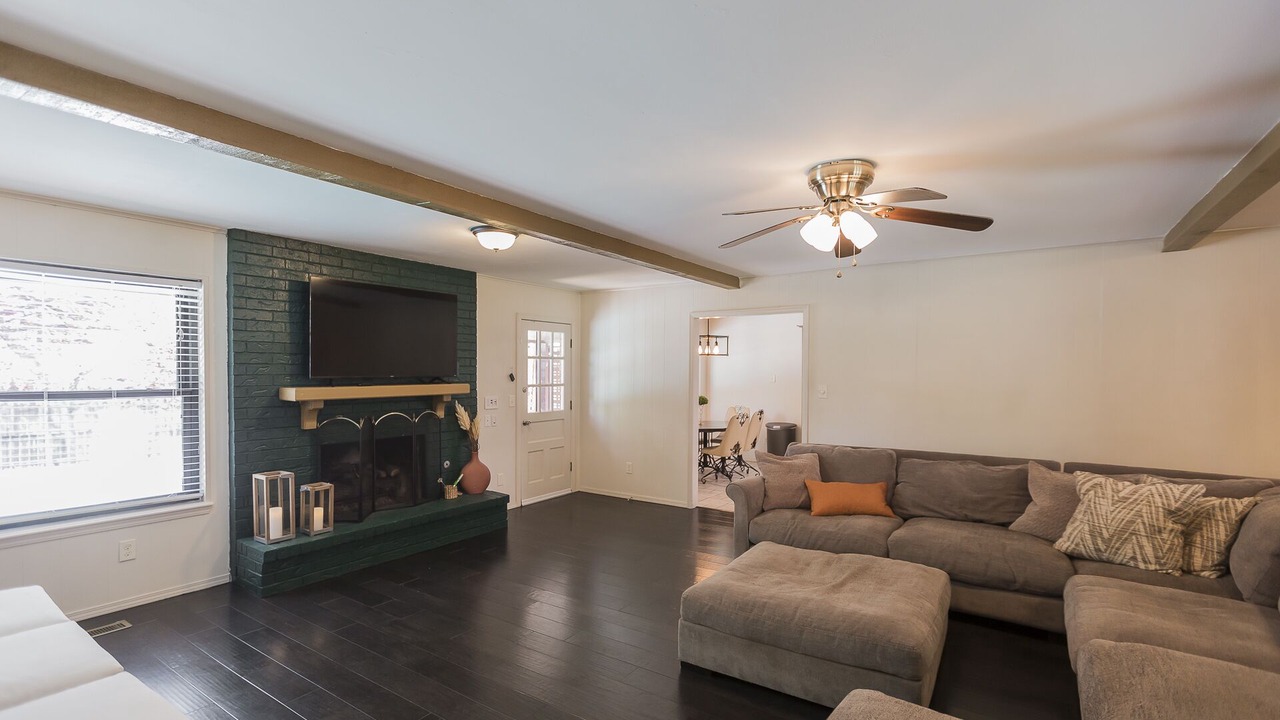 Photo of Livingroom in Broken Arrow