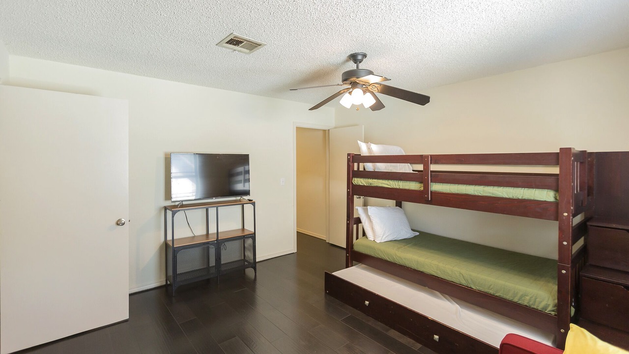 Photo of Bedroom in Broken Arrow