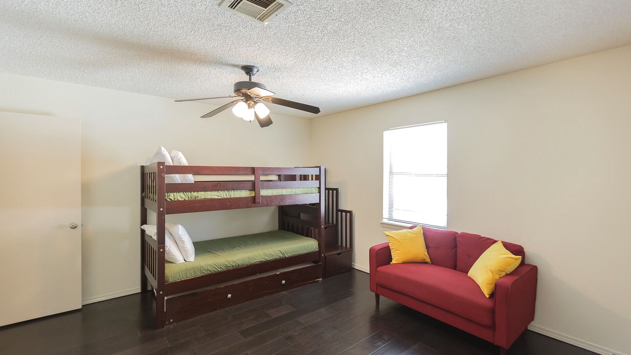 Photo of Bedroom in Broken Arrow