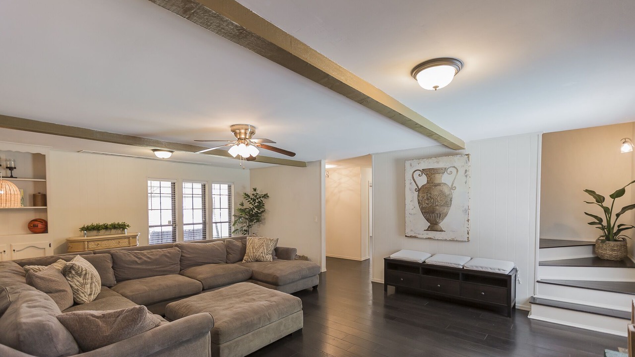 Photo of Livingroom in Broken Arrow