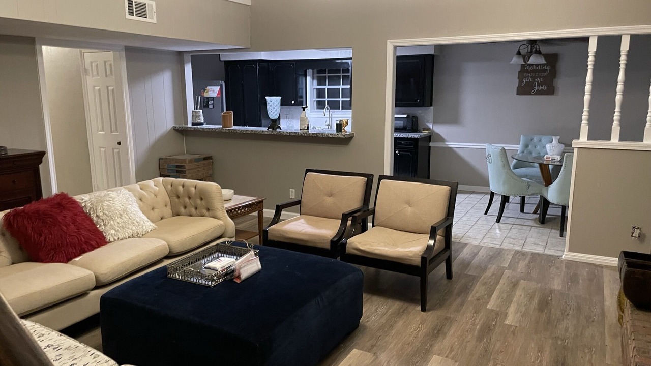 Photo of Livingroom in Orange