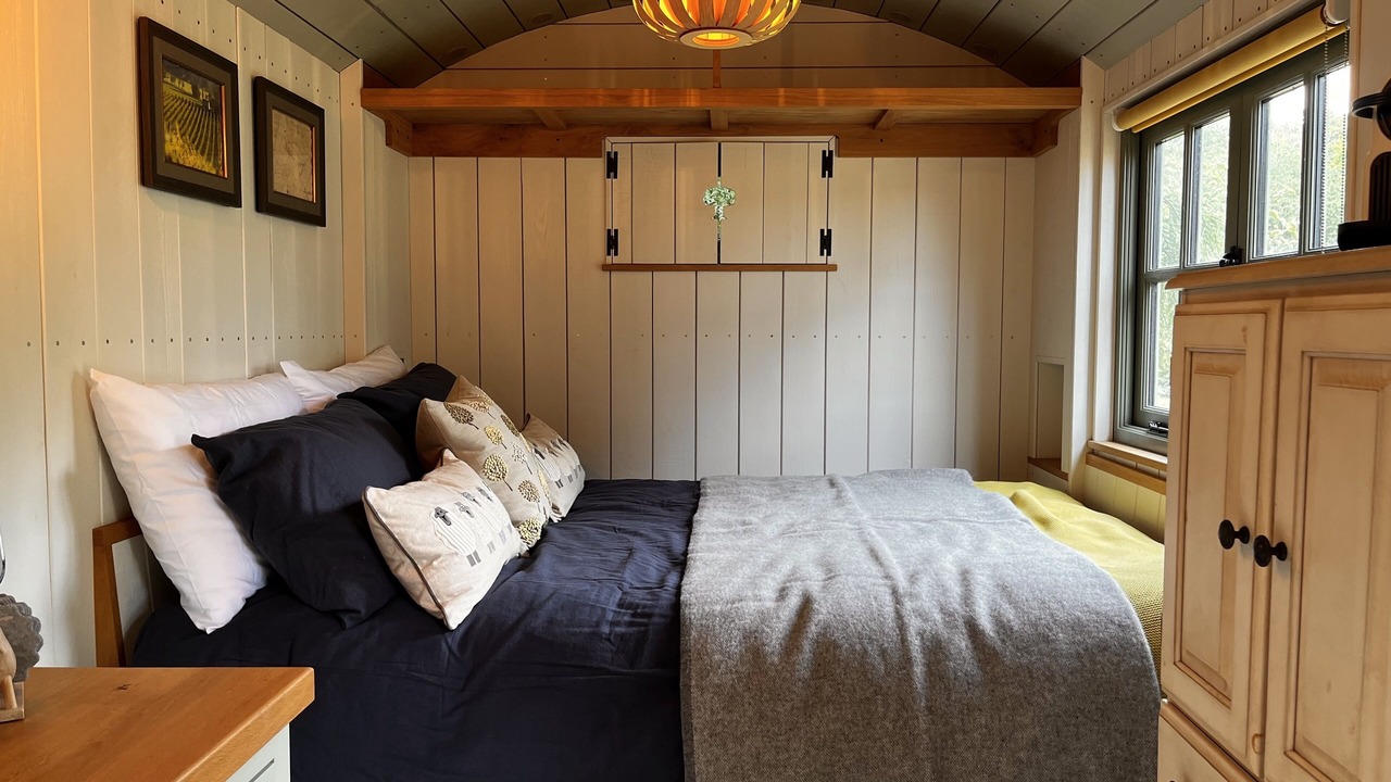 Photo of Bedroom in Hollingbourne