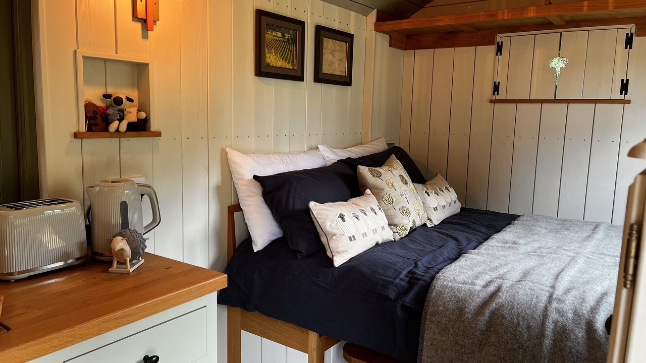 Photo of Bedroom in Hollingbourne