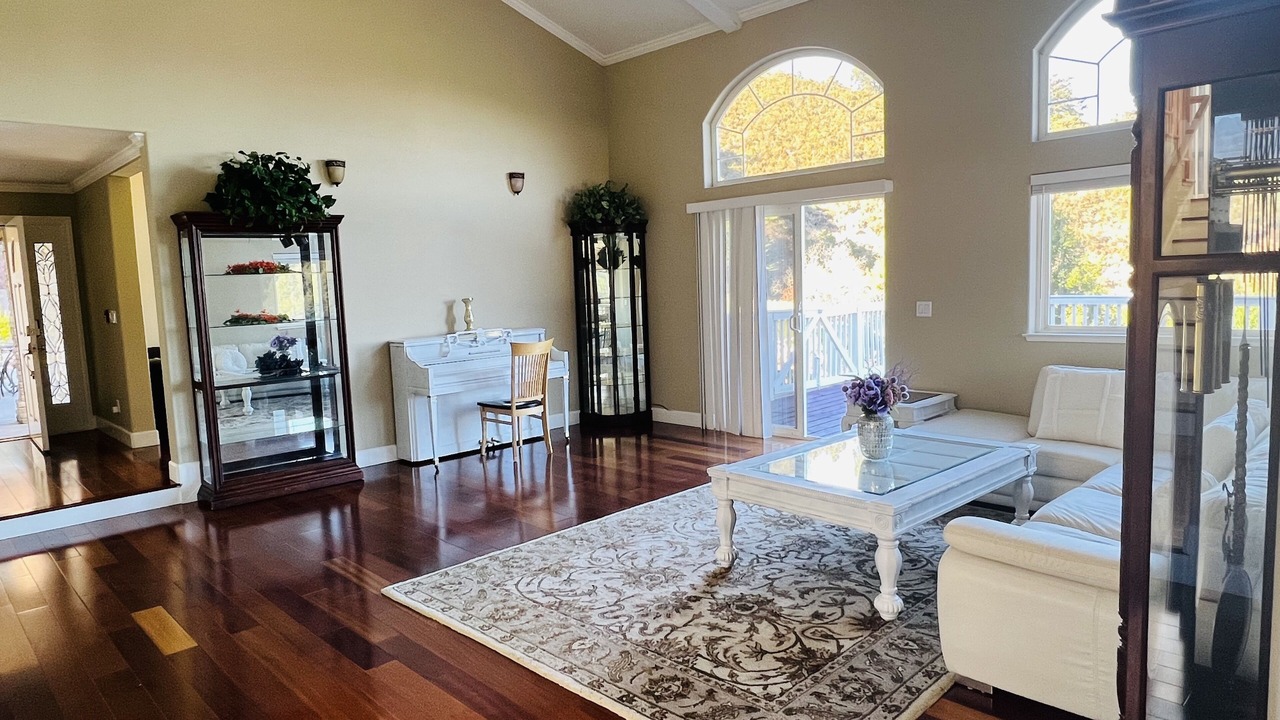 Photo of Livingroom in Saratoga