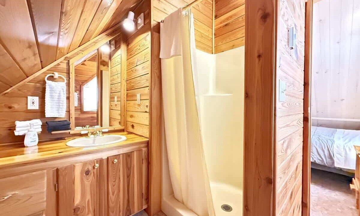 Photo of Bathroom in Island Park