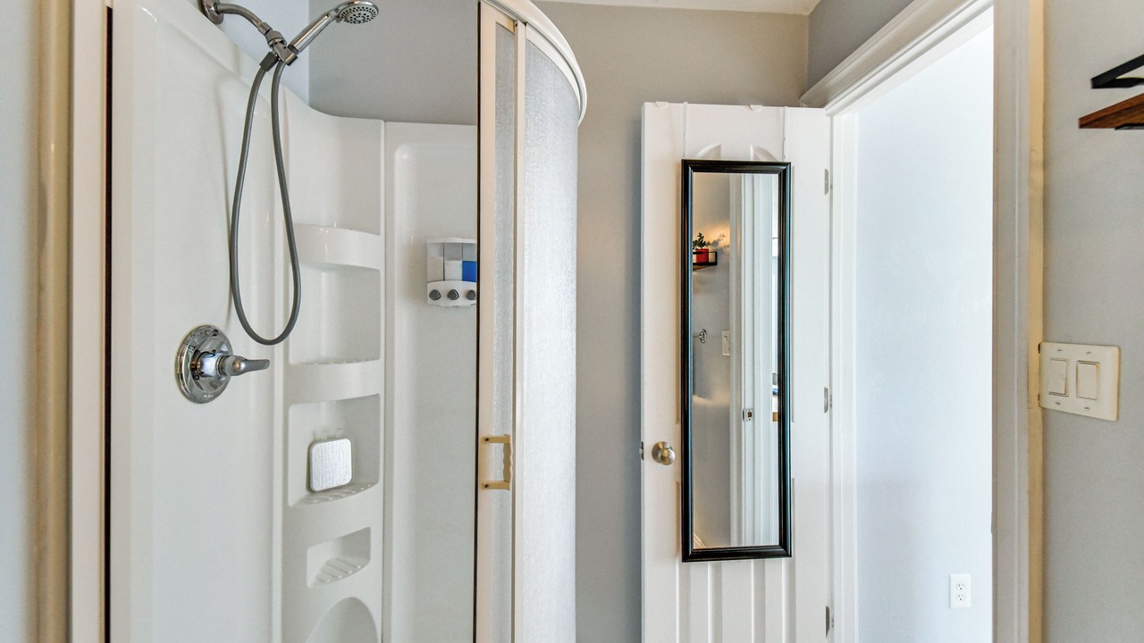 Photo of Bathroom in Willoughby Spit
