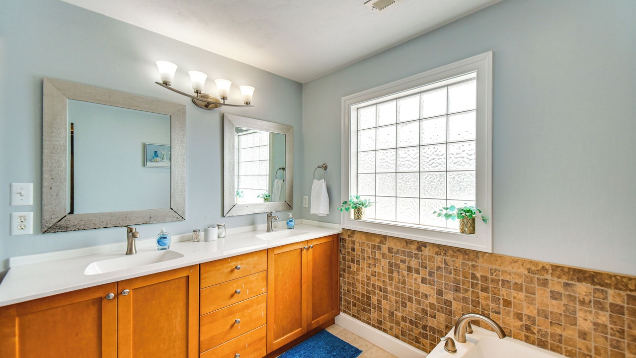 Photo of Bathroom in Willoughby Spit