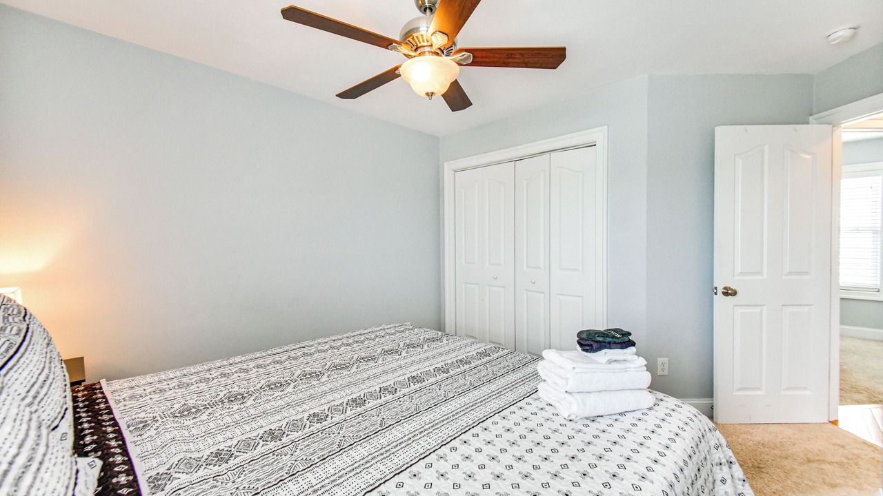 Photo of Bedroom in Willoughby Spit