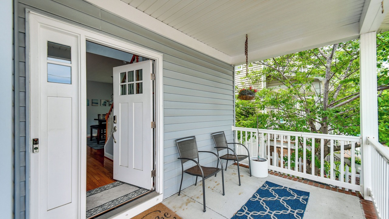 Photo of Patio Balcony in Willoughby Spit