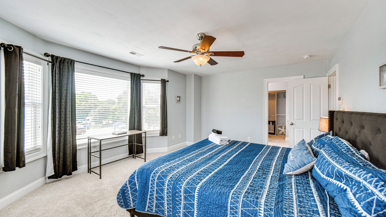 Photo of Bedroom in Willoughby Spit