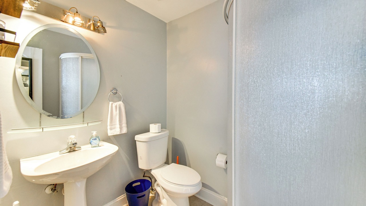 Photo of Bathroom in Willoughby Spit