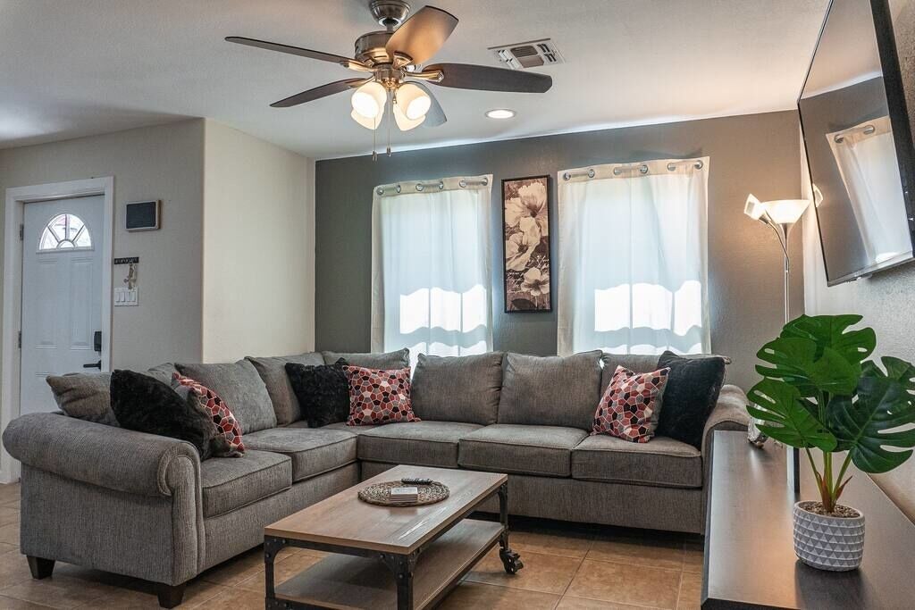 Photo of Livingroom in Uptown
