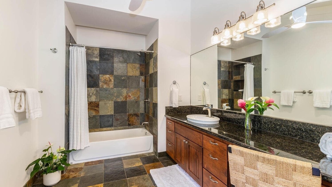 Photo of Bathroom in Wainiha