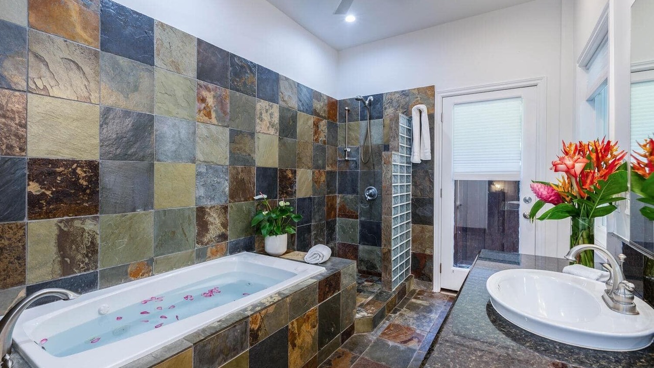 Photo of Bathroom in Wainiha