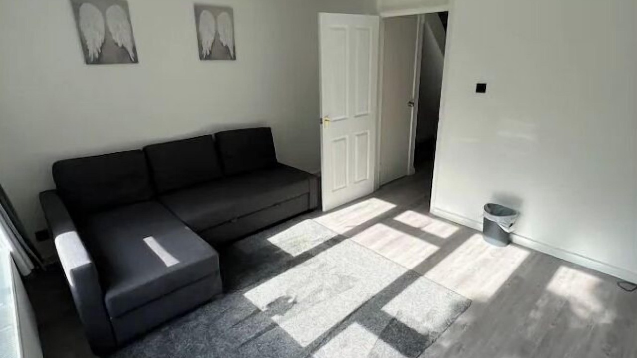 Photo of Livingroom in Greenford Broadway