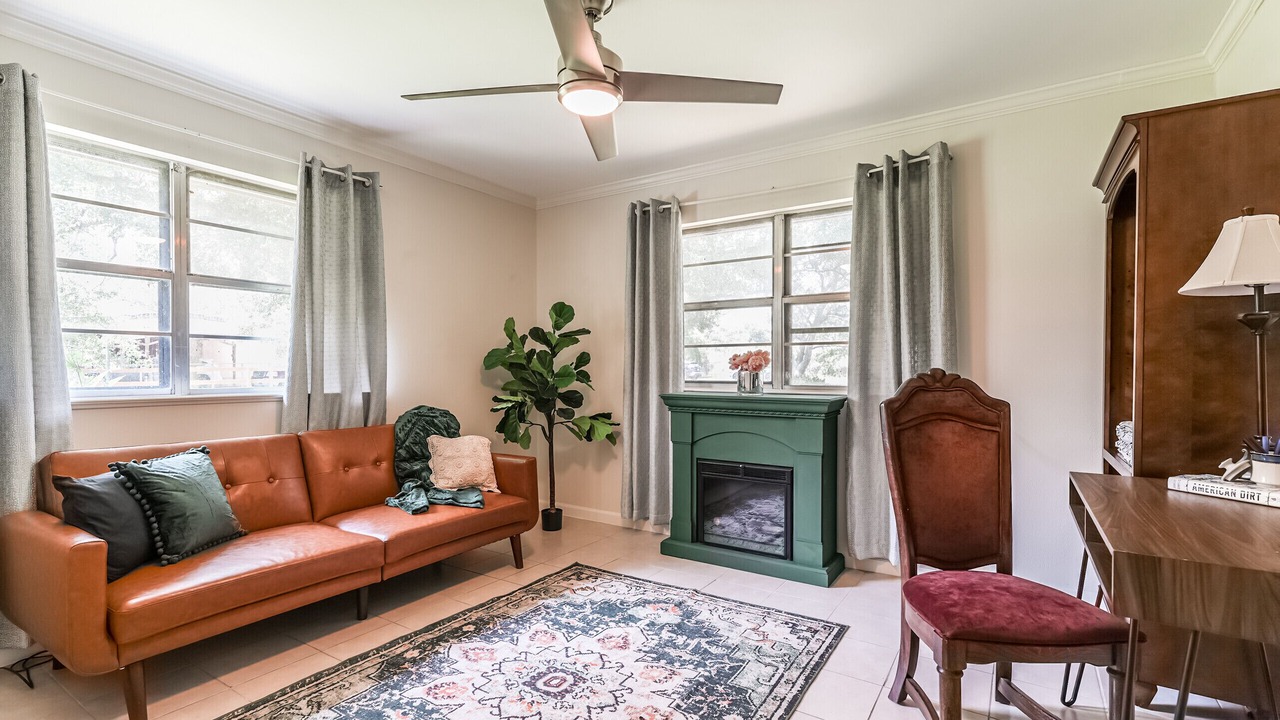 Photo of Livingroom in Alvin
