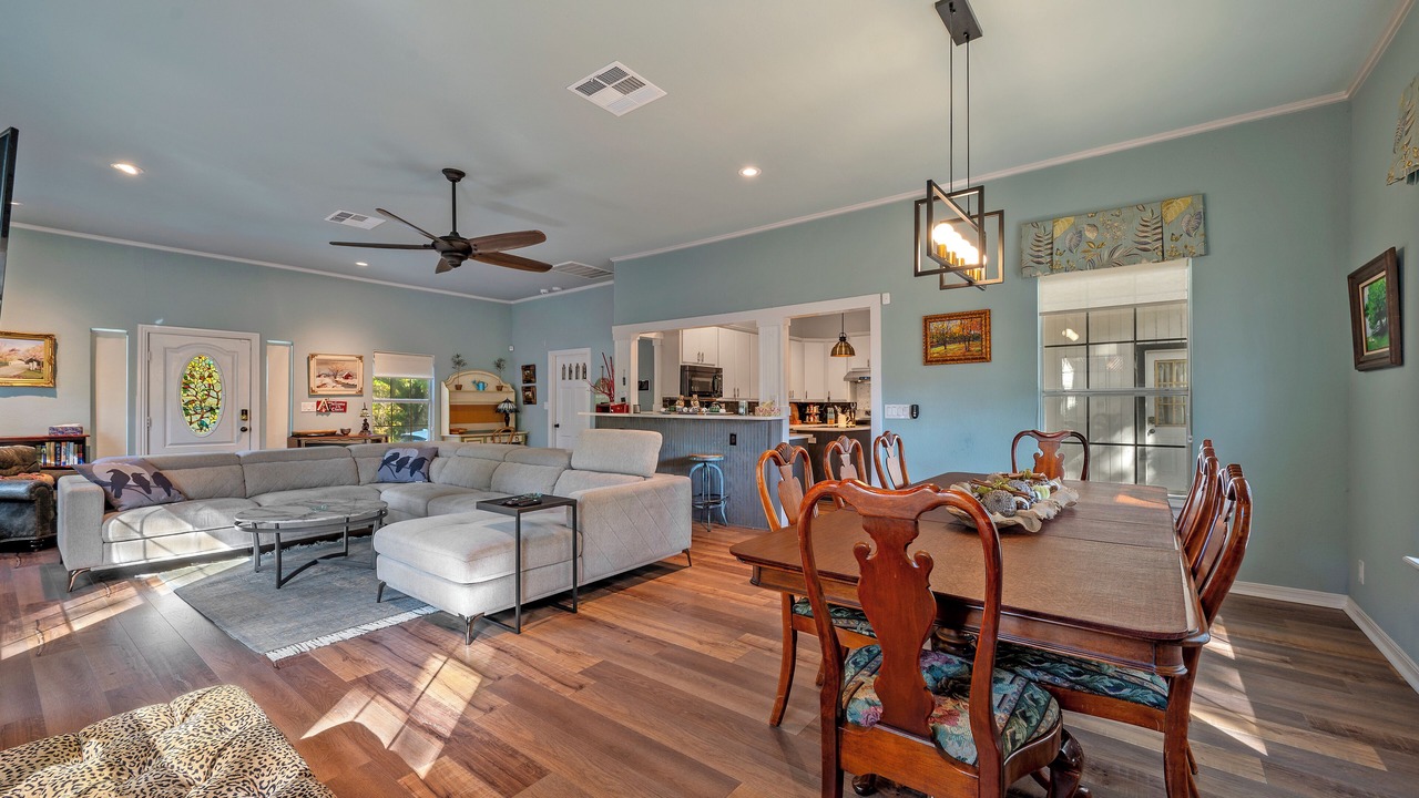 Photo of Livingroom in Mead