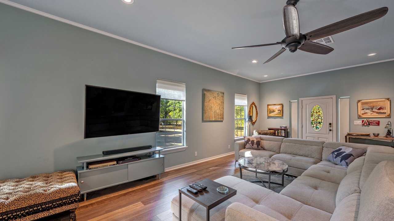 Photo of Livingroom in Mead