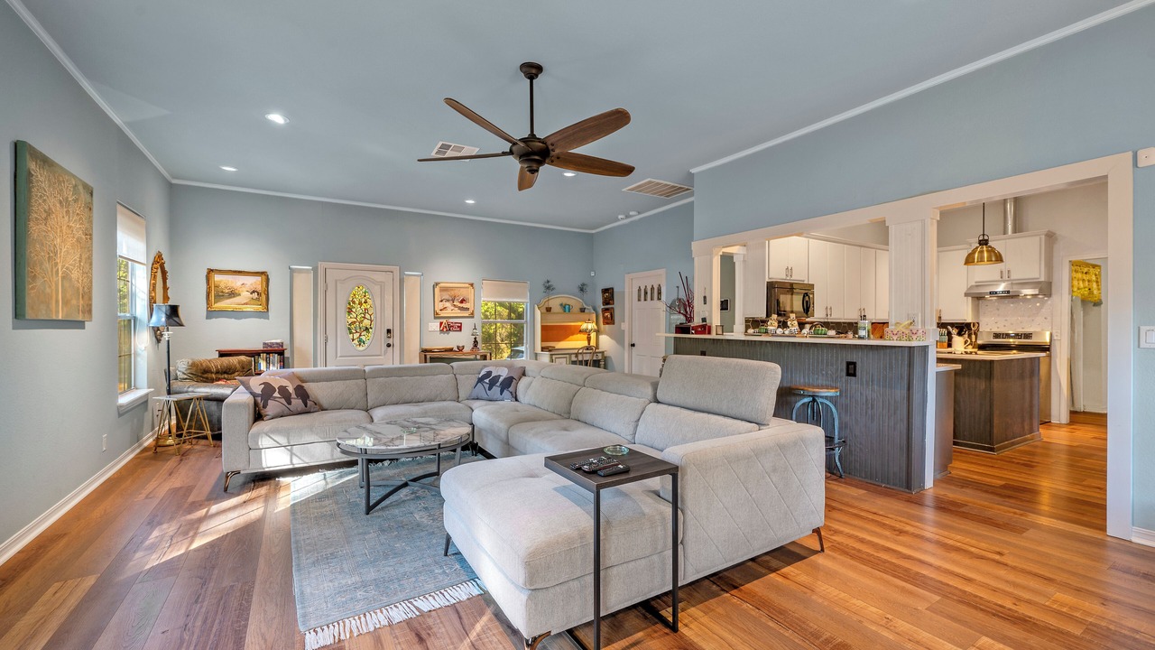 Photo of Livingroom in Mead