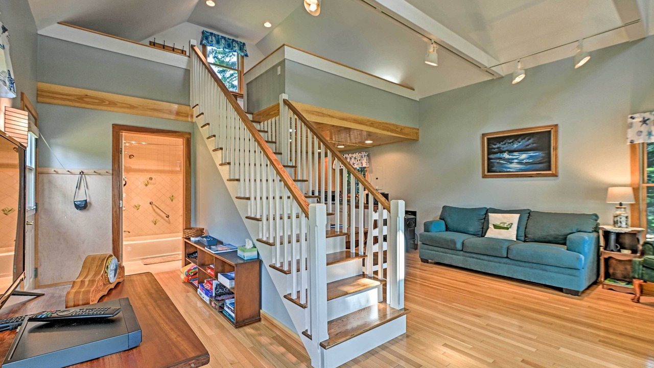 Photo of Livingroom in Stonington