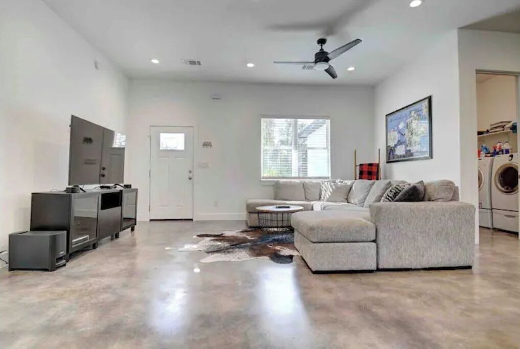 Photo of Livingroom in Bastrop