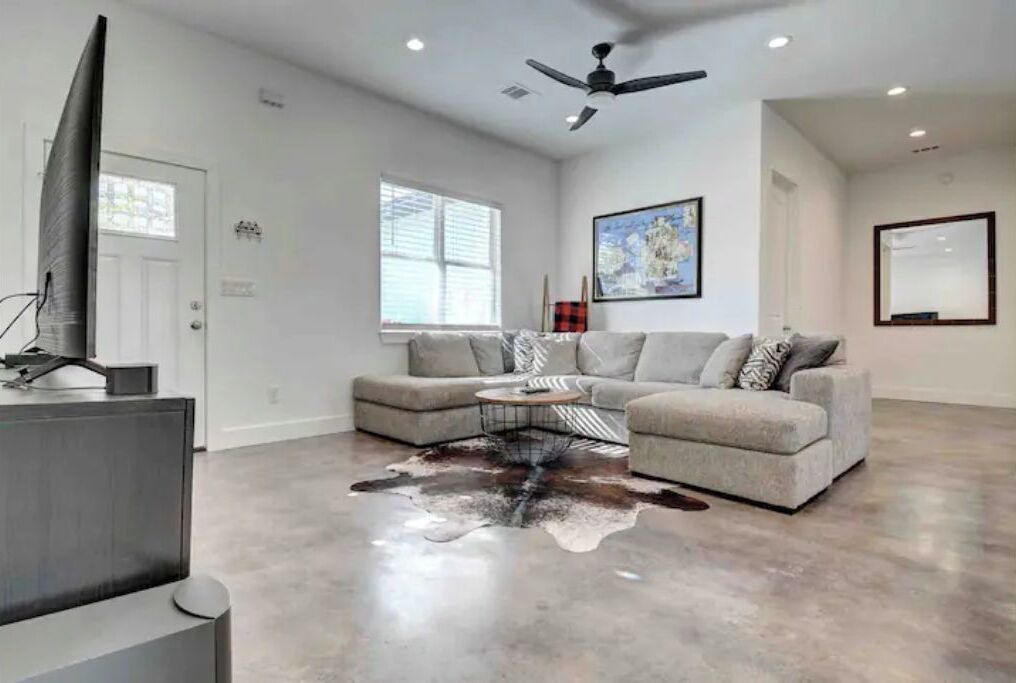Photo of Livingroom in Bastrop