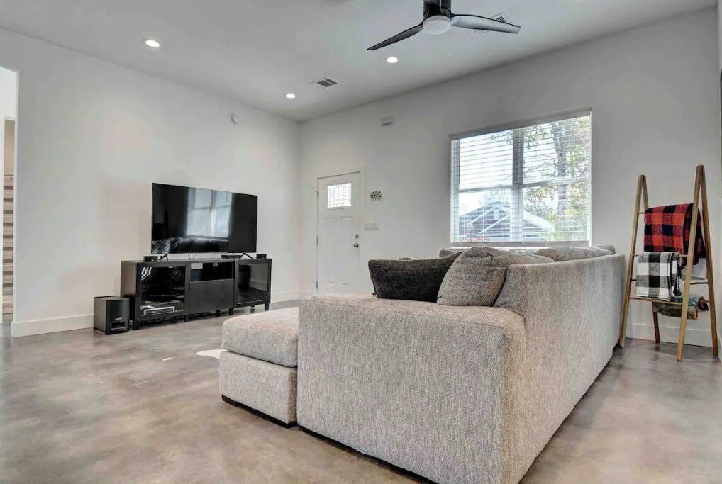 Photo of Livingroom in Bastrop