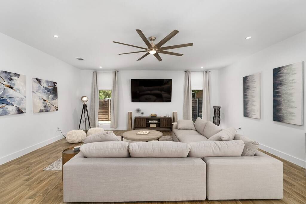 Photo of Livingroom in McNeil