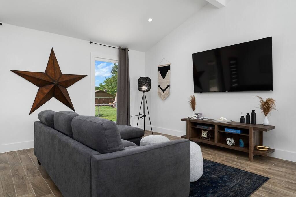 Photo of Livingroom in McNeil