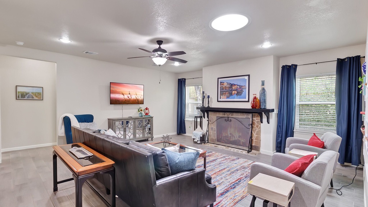 Photo of Livingroom in White Settlement