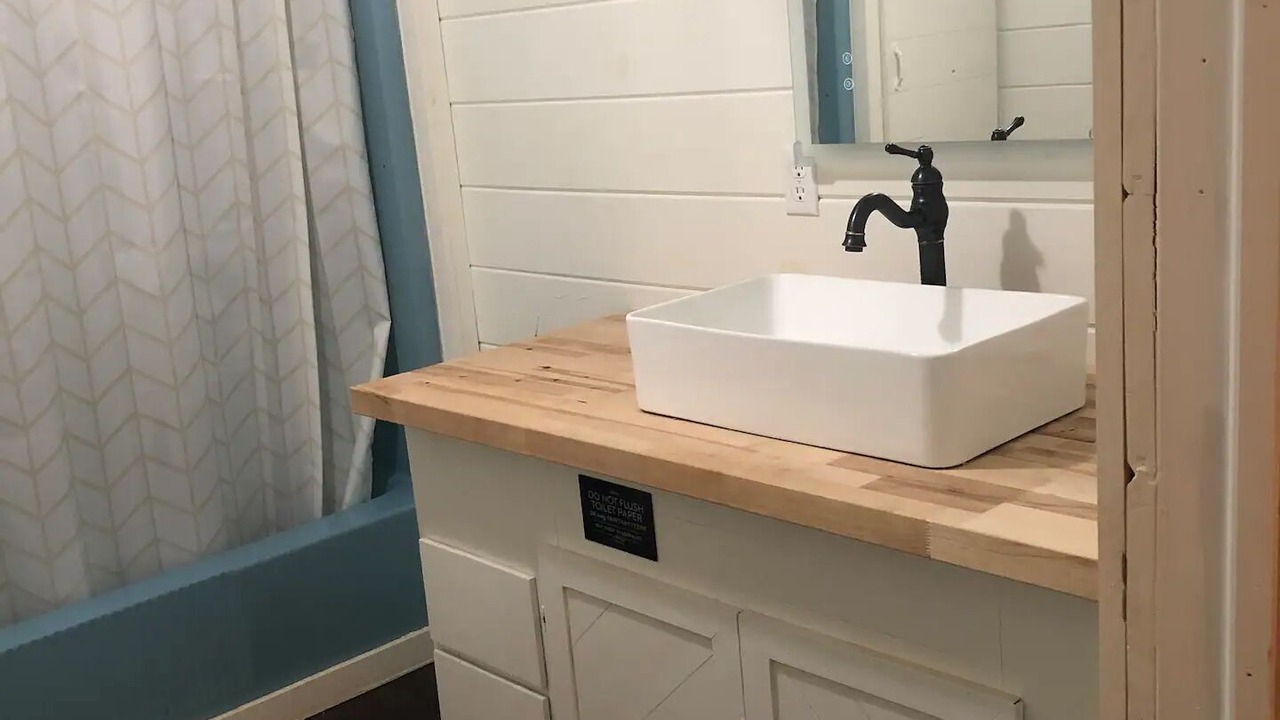 Photo of Bathroom in Couch