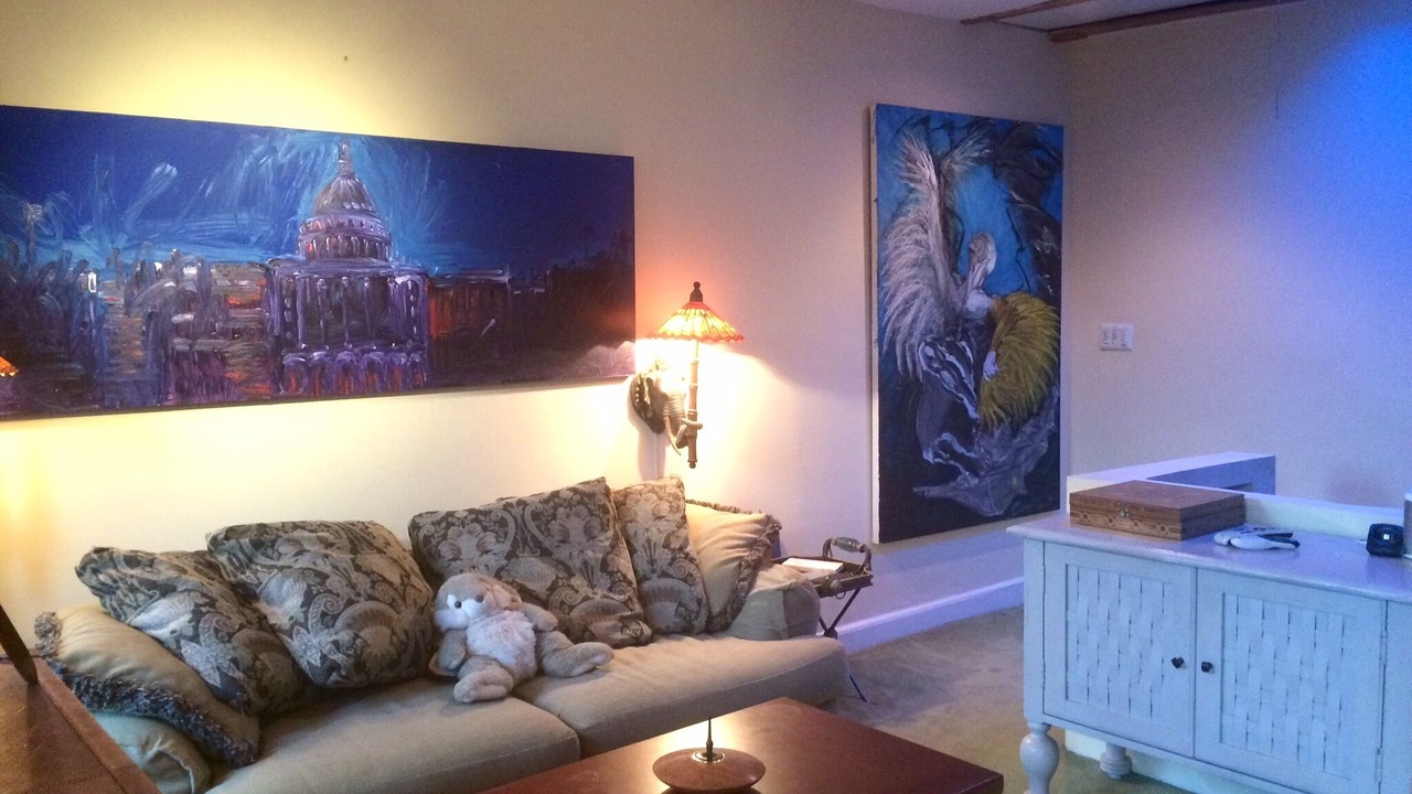 Photo of Livingroom in Embassy Row