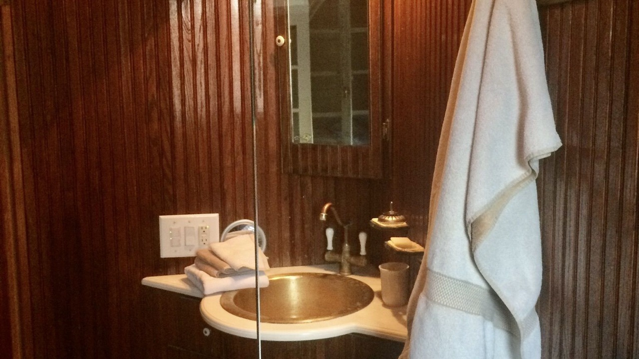 Photo of Bathroom in Embassy Row