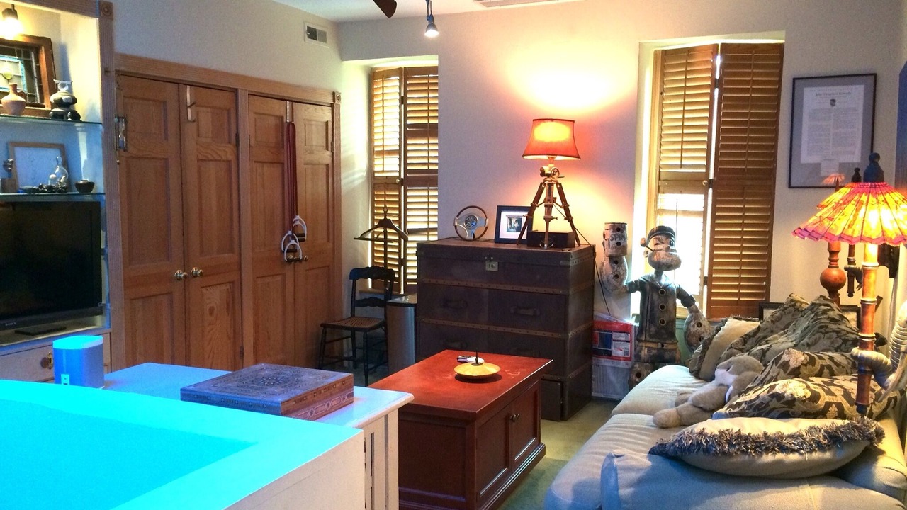 Photo of Livingroom in Embassy Row