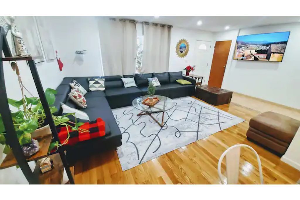 Photo of Livingroom in Jamaica Estates