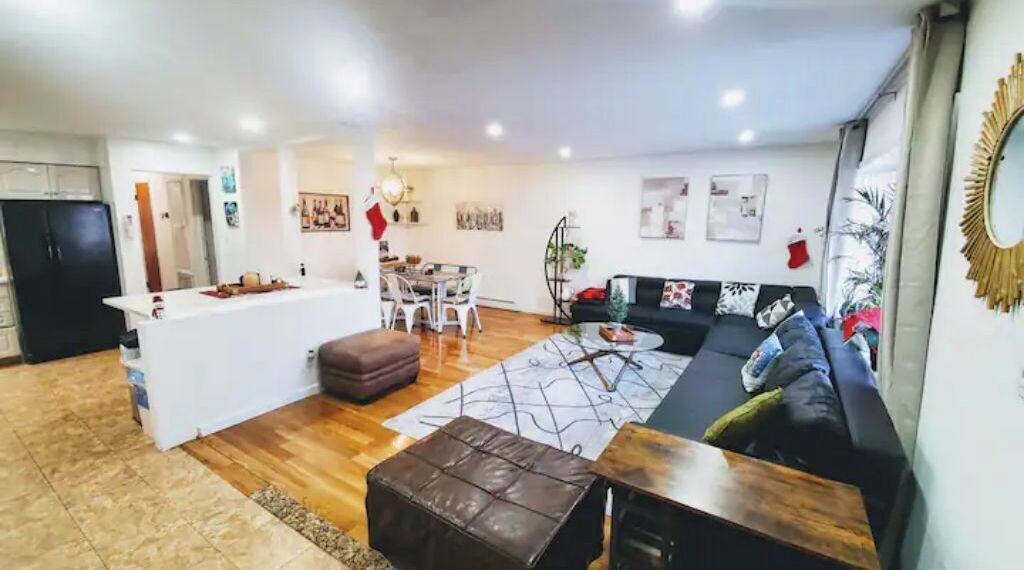 Photo of Livingroom in Jamaica Estates