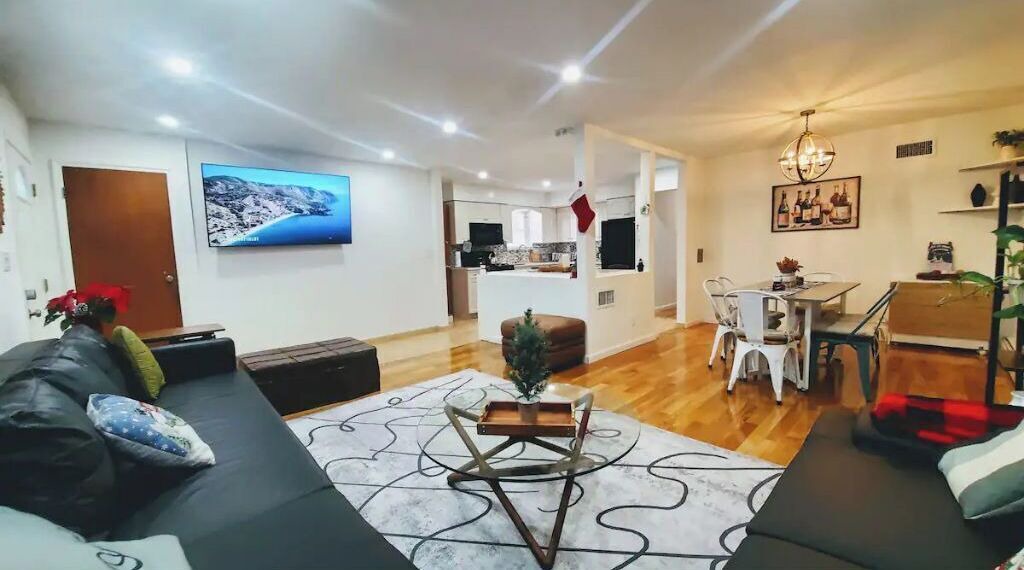 Photo of Livingroom in Jamaica Estates