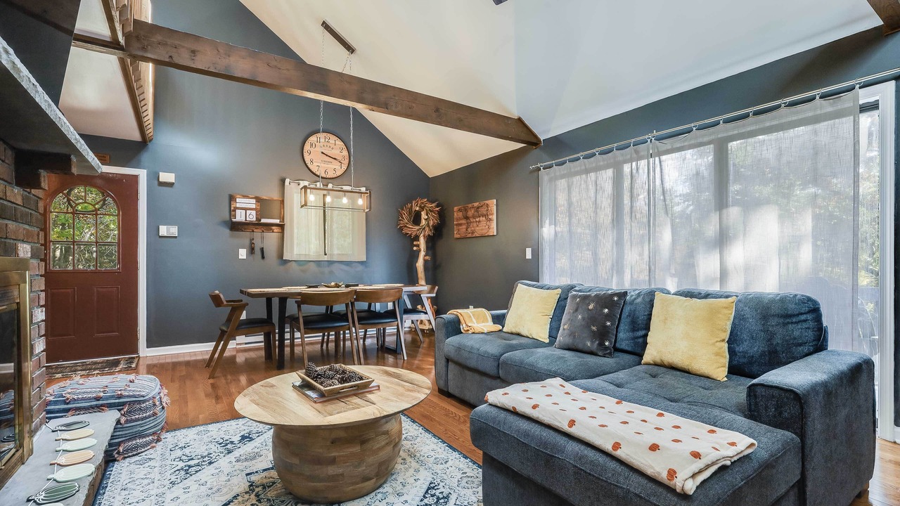 Photo of Livingroom in Long Pond