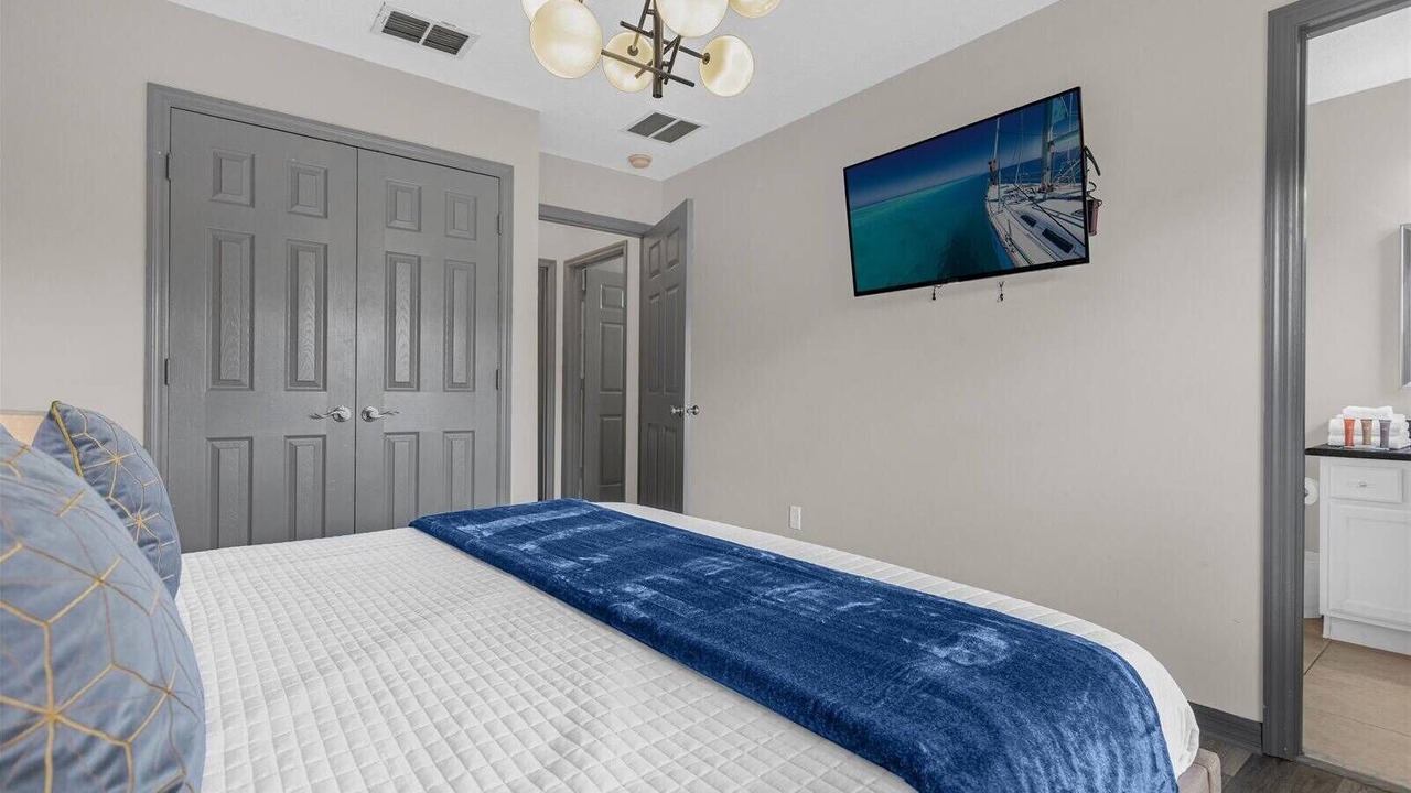 Photo of Bedroom in Sunset Lakes