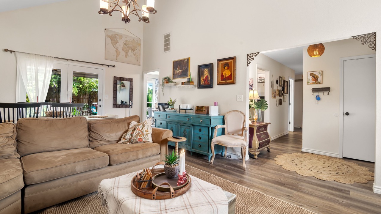 Photo of Livingroom in Jenks