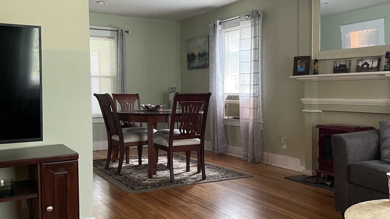 Photo of Livingroom in South Amherst
