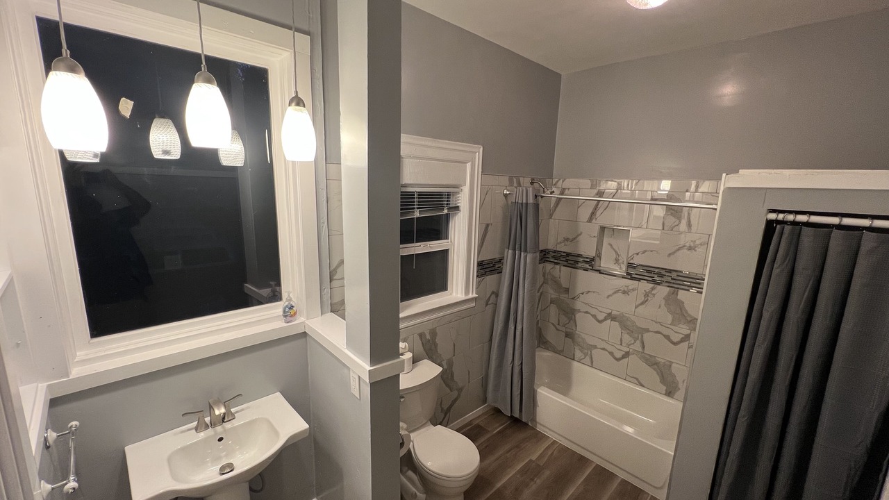Photo of Bathroom in North Oak Park